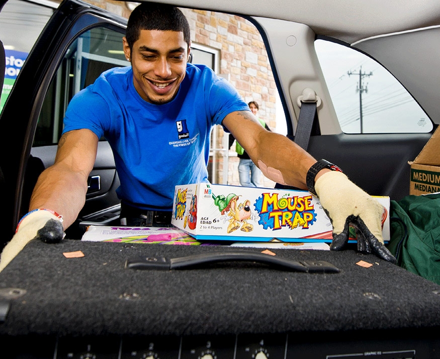 Guy putting amp in car